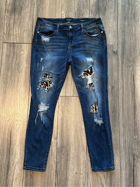 Judy Blue Skinny Jeans Size 15/32 Leopard Patch Distressed Dark Wash Stretch